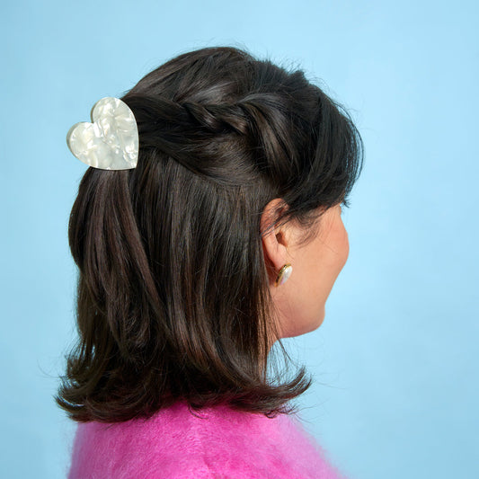 WHITE HEART HAIR CLAW