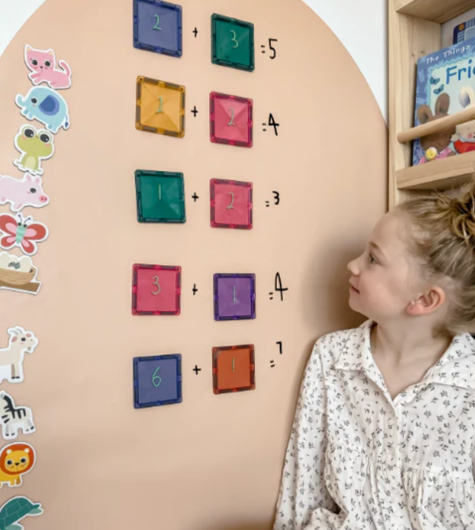 Magplay - 12 Retractable Washable Crayons + Pencil Case