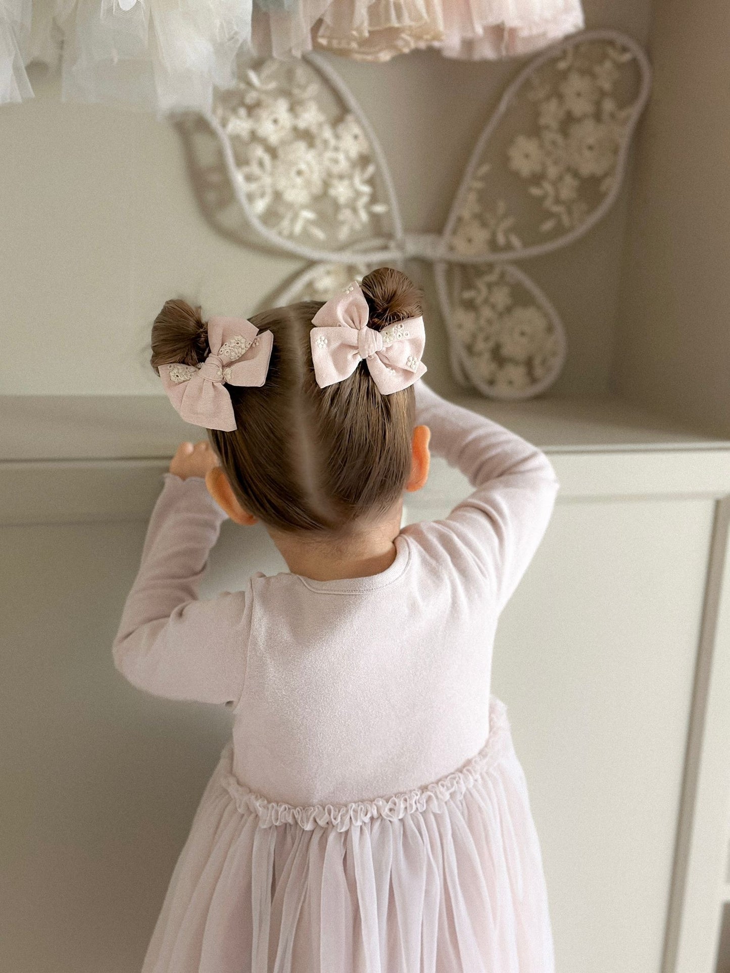 Petite pinwheel bow - Blush Bloom - pigtails