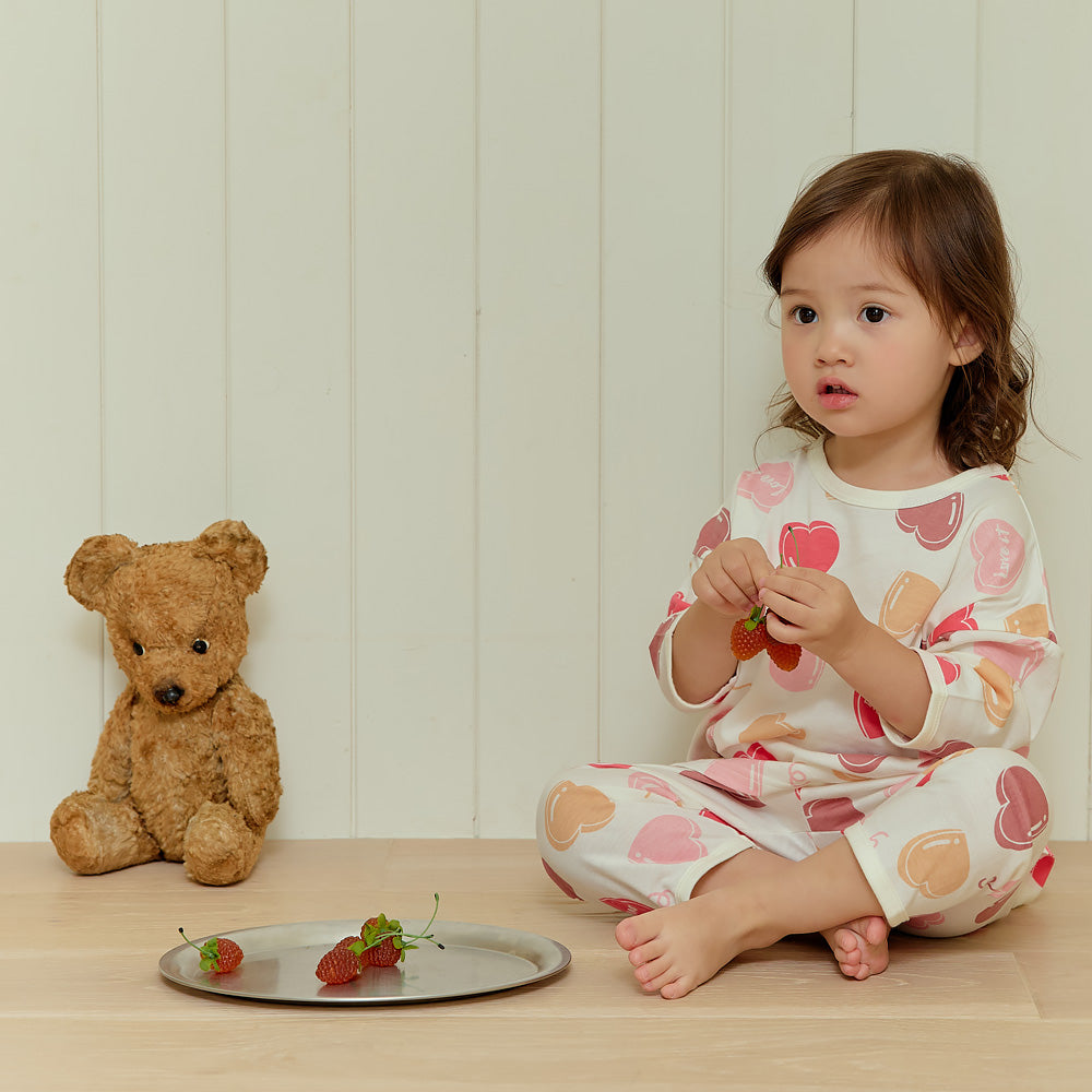 Kiki Story Modal lounge wear