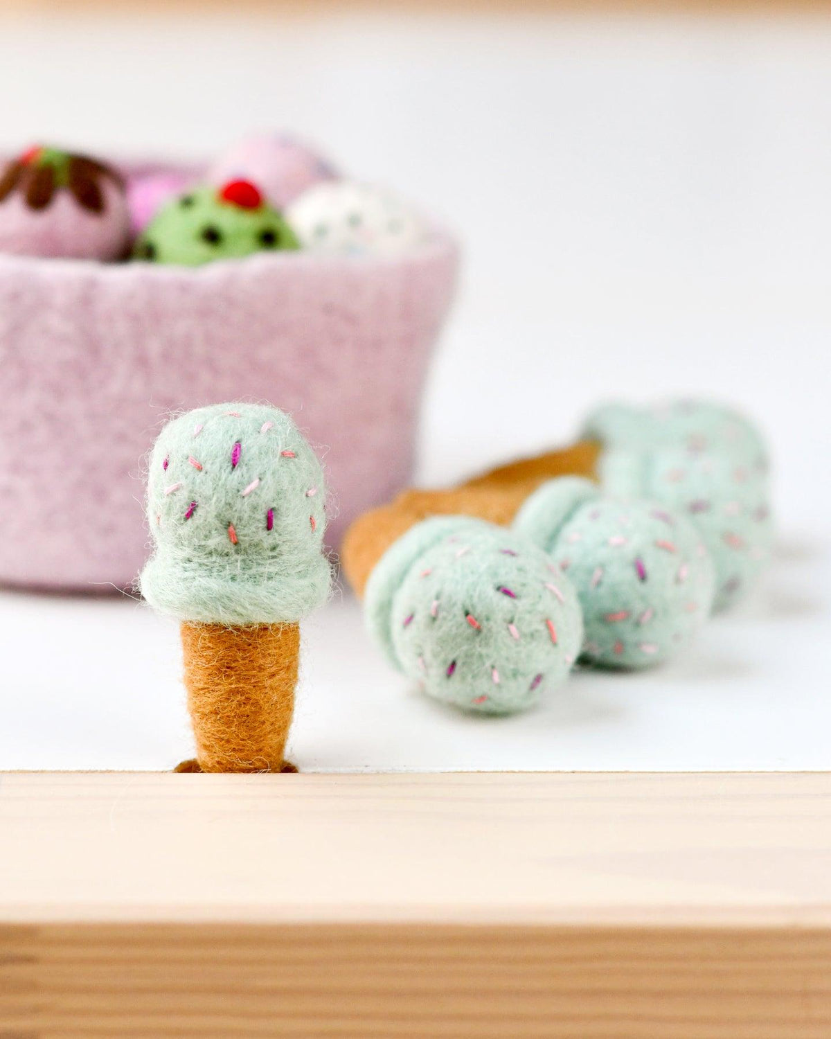 Tara treasure FELT ICE CREAMS - COTTON CANDY FLAVOUR WITH SPRINKLES