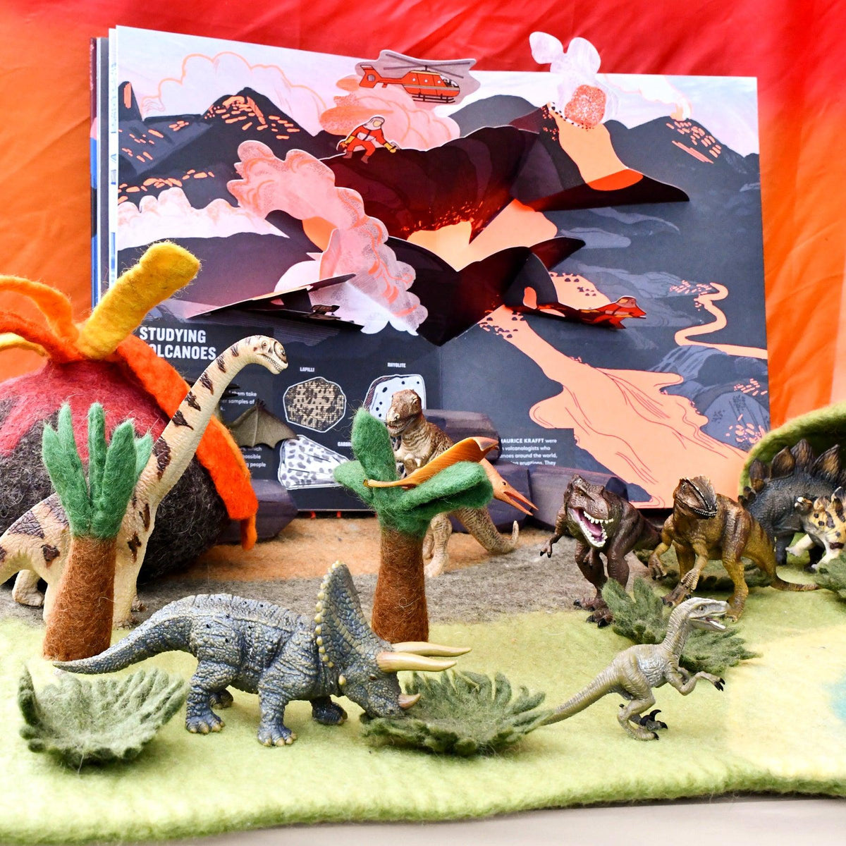 Tara treasure - LARGE DINOSAUR LAND WITH VOLCANO PLAY MAT PLAYSCAPE