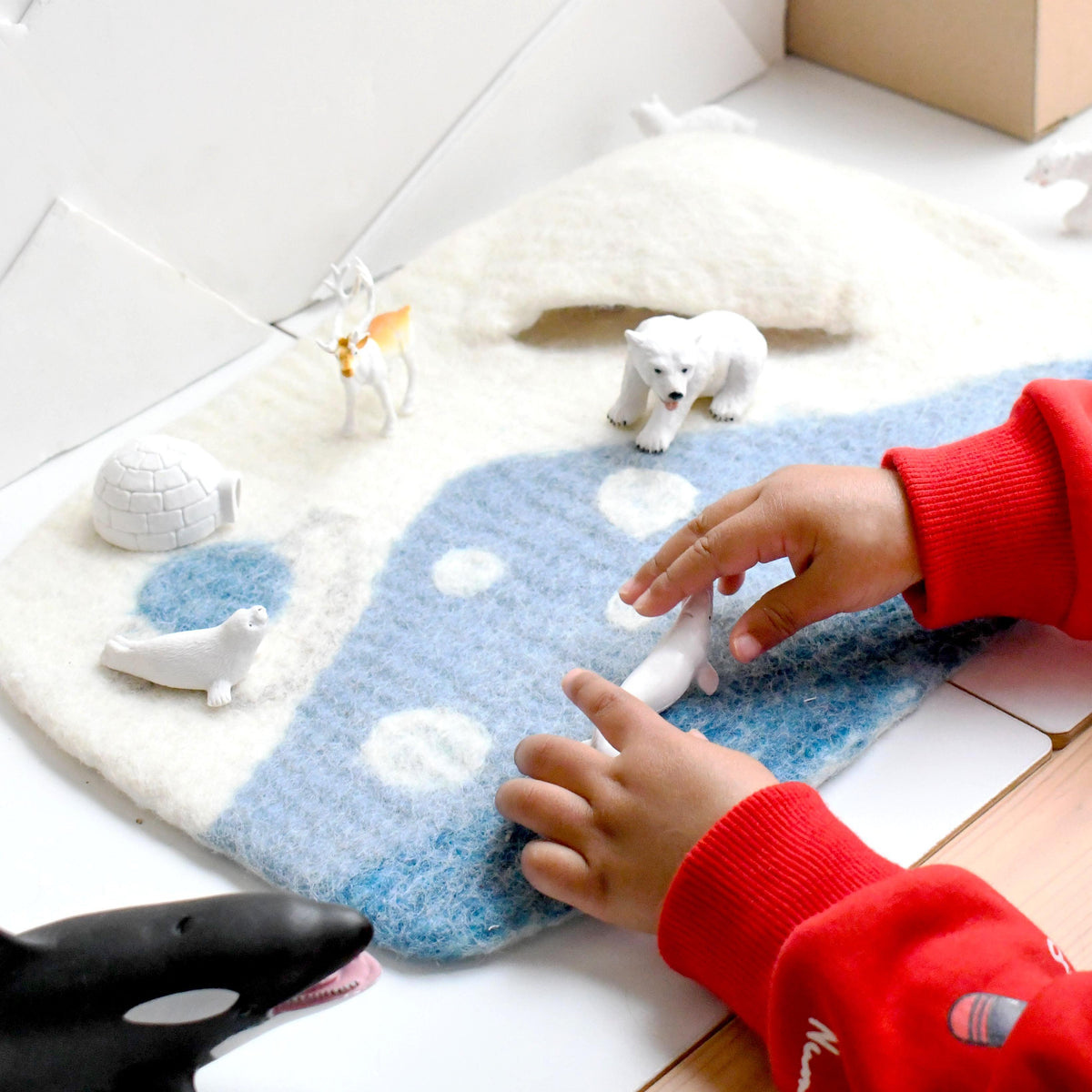 Tara treasure ARCTIC PLAY MAT PLAYSCAPE