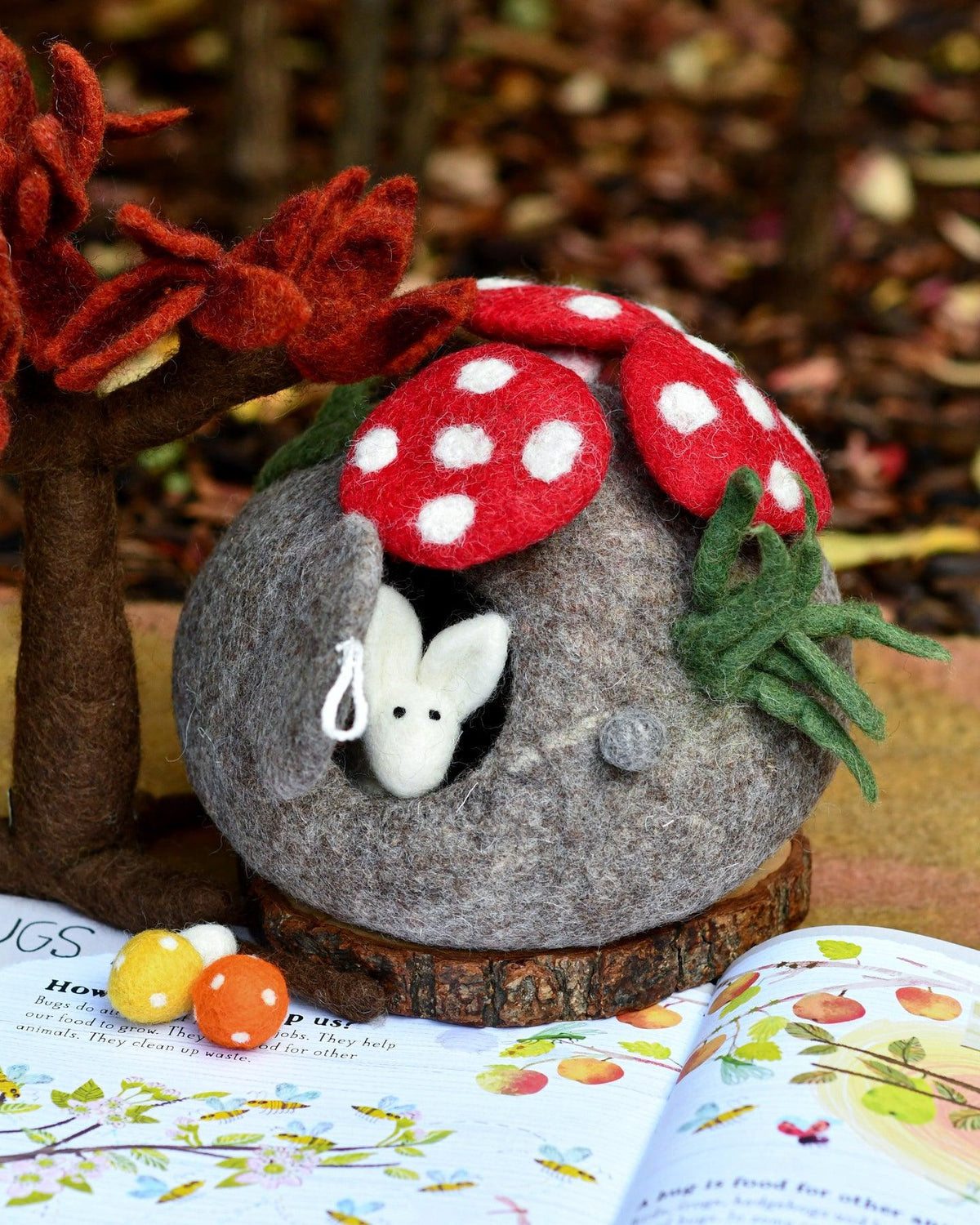 Tara treasure FELT FAIRY TOADSTOOL HOUSE WITH RABBIT TOY