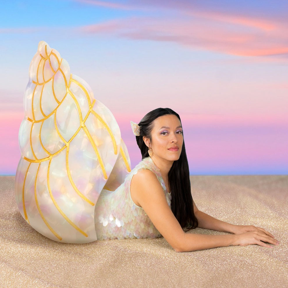 SHELL HAIR CLAW