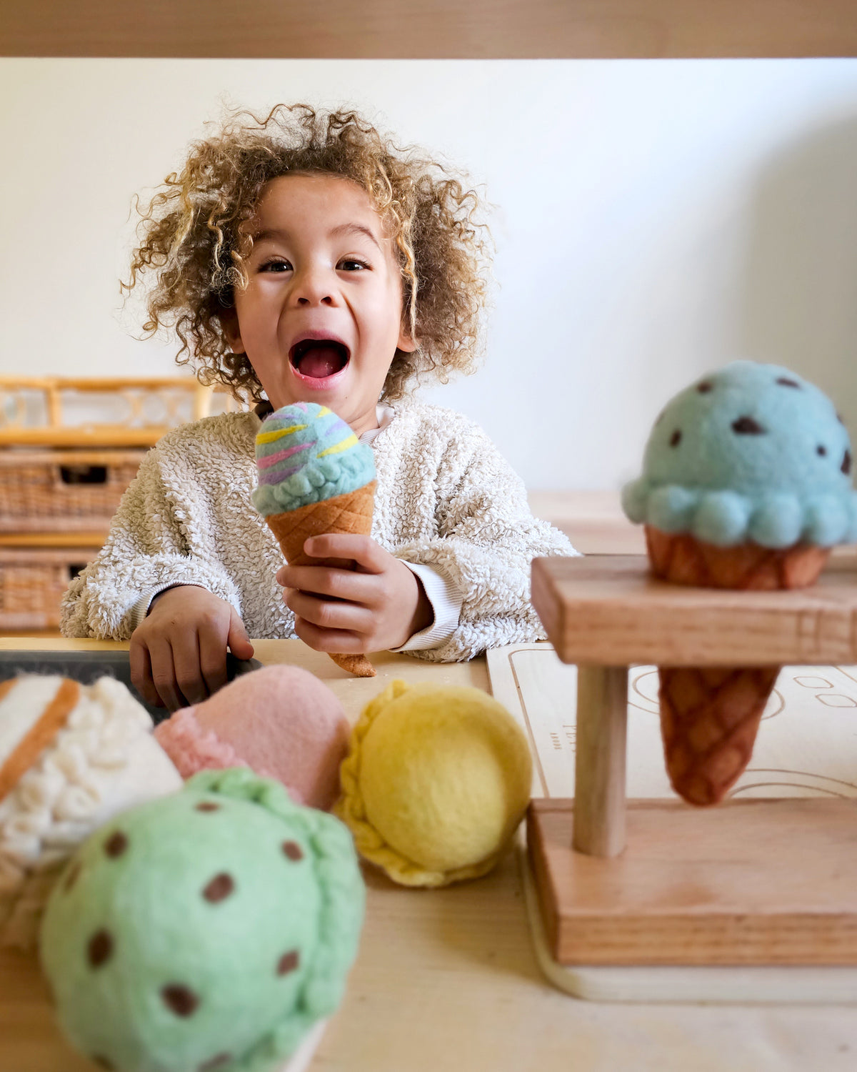 Tara treasure-FELT ICE CREAM SET - WAFFLE CONES AND 9 ICE CREAM SCOOPS