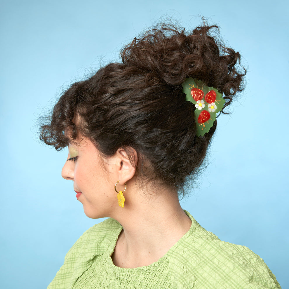 STRAWBERRY PLANT HAIR CLAW