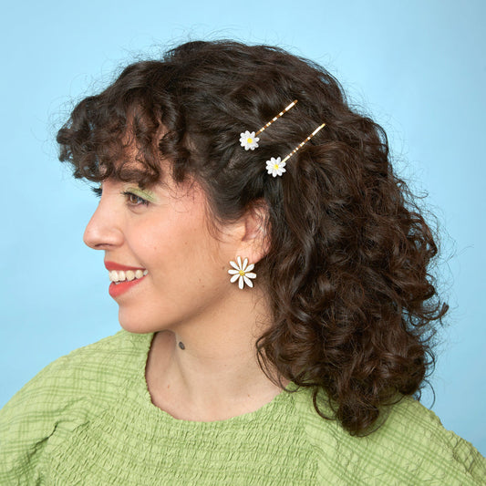 DAISY BOBBY PINS