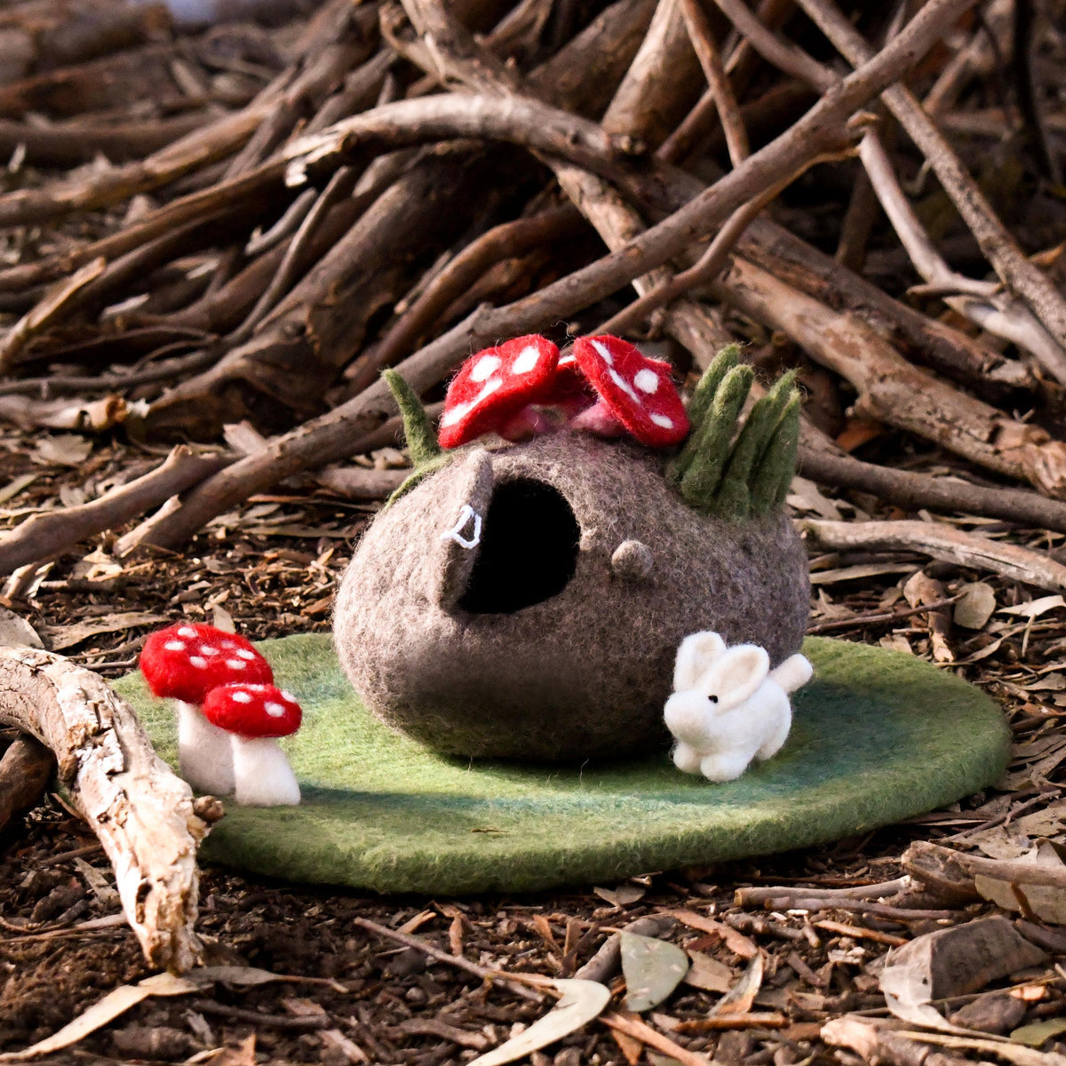 Tara treasure FELT FAIRY TOADSTOOL HOUSE WITH RABBIT TOY