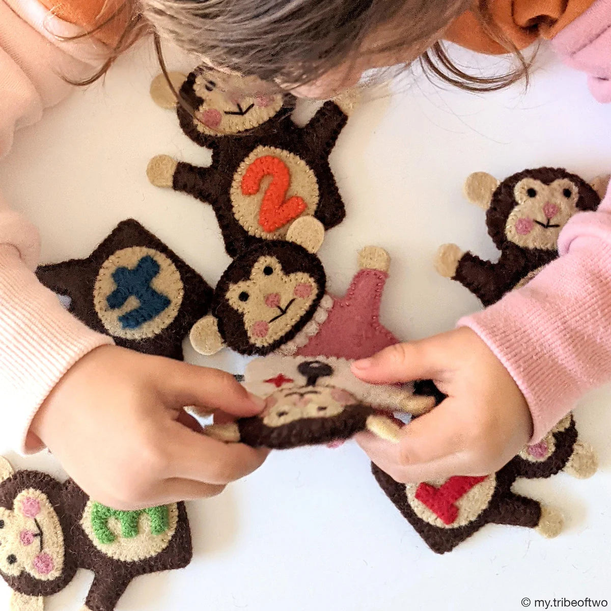 Tara treasure- FIVE LITTLE MONKEYS, FINGER PUPPET SET