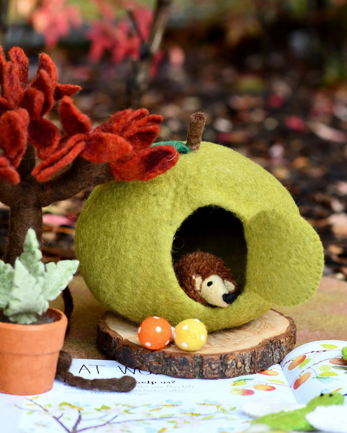 Tara treasure- FELT GREEN APPLE HOUSE WITH HEDGEHOG TOY